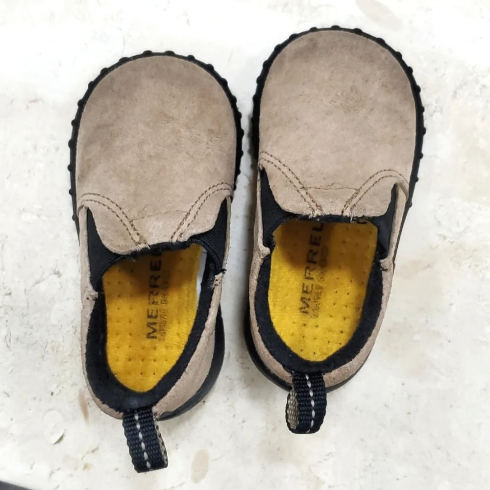 Merrell Shoes infant junior size 4 Taupe slip on suede